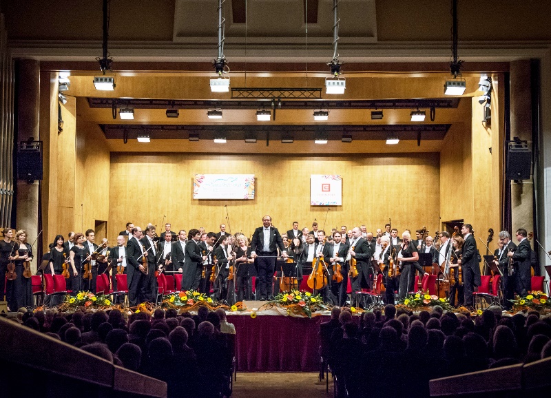 Symfonický orchestr Českého rozhlasu s dirigentem Leošem Svárovským na zahajovacím koncertu Janáčkova máje. Foto: Lukáš Tížek
